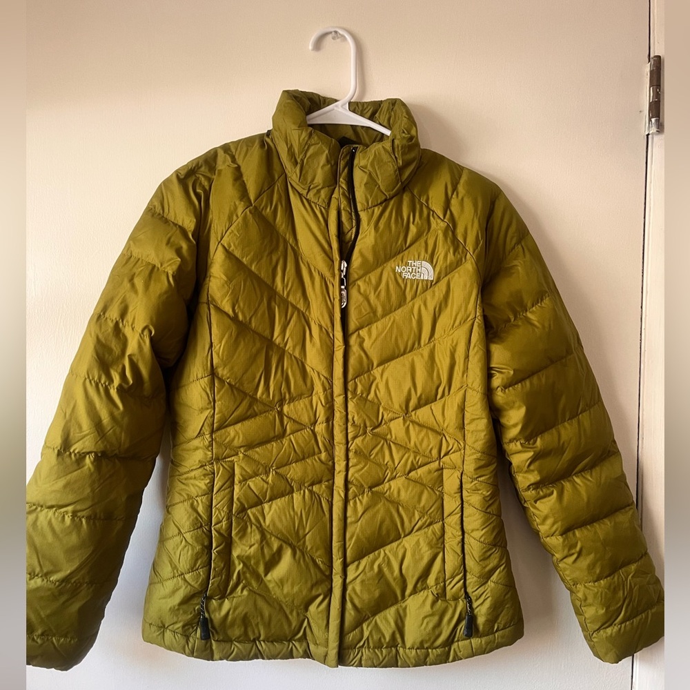 The North Face Women's Olive 550 Puffer Down Jacket
Size Small